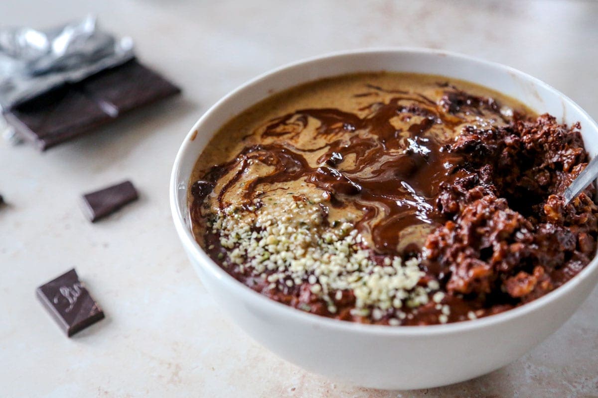 Chocolate Almond Oatmeal with chocolate pieces | cookingwithparita.com