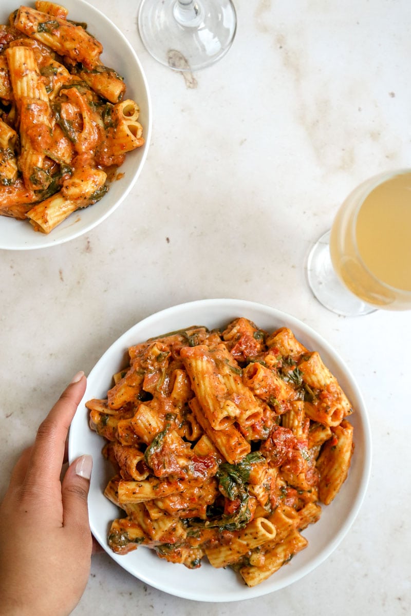 Vegan One Pan Sun-dried Tomato Pasta Bake - Cooking With Parita