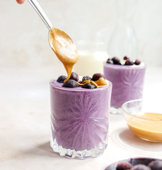 Vegan Peanut Butter Blueberry Banana Smoothie, topped with blueberries and a drizzle of peanut butter | cookingwithparita.com